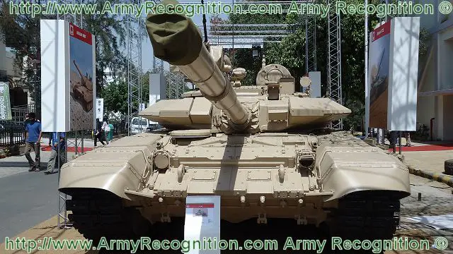 T-90_Russian_main_battle_tank_DefExpo_2012_defence_exhibition_New_Delhi_march_2012_001.jpg
