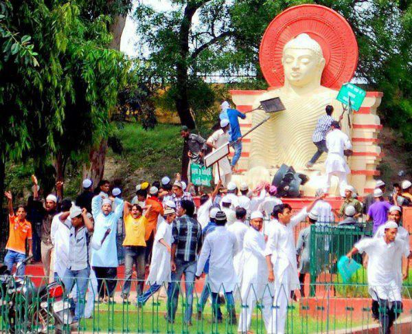 muslim-attacked-buddha-statue-in-india.jpg