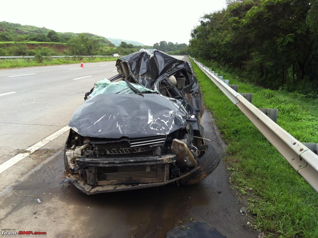 971758d1345276421-god-saved-me-mumbai-pune-expressway-vw-polo-car-crash.jpg