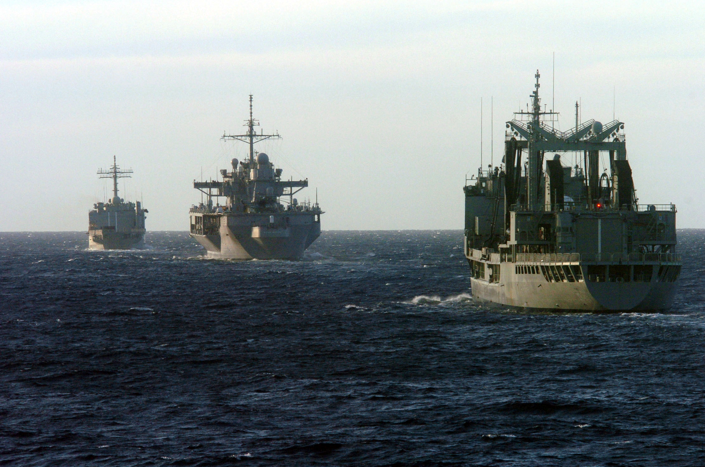US_Navy_050610-N-0421S-129_Royal_Australian_Navy_ships_and_the_amphibious_command_ship_USS_Blue_Ridge_(LCC_19)_participate_in_a_maneuvering_exercise_during_Talisman_Sabre_2005.jpg