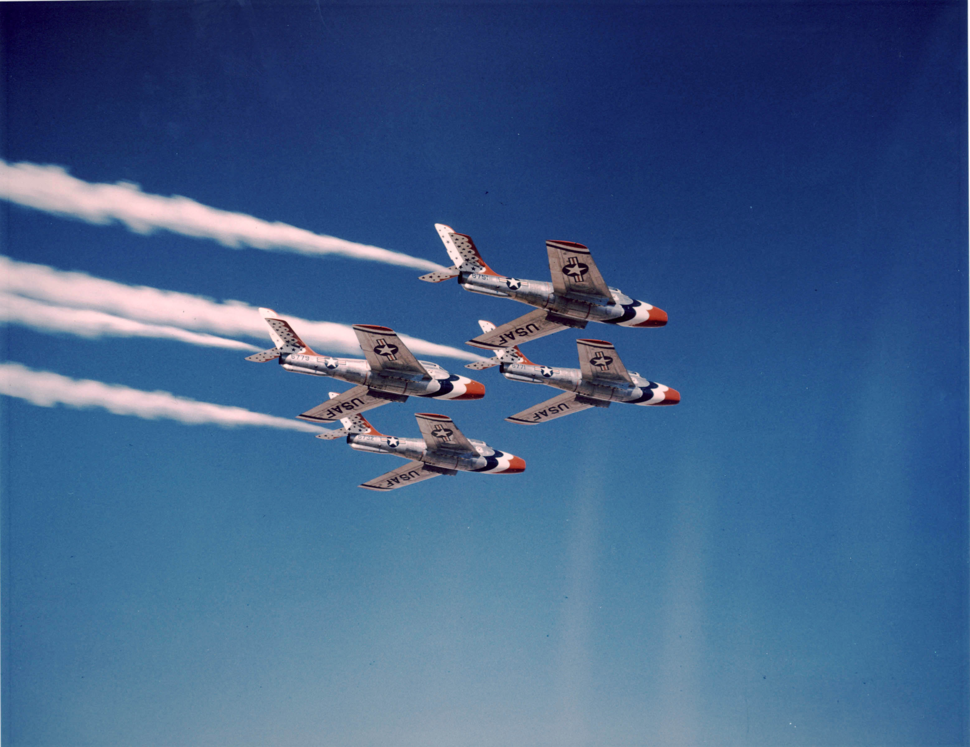 F-84F_Thunderbirds.jpg