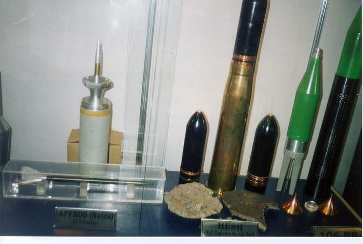 new-125mm-anti-tank-du-round-called-naiza-was-being-displayed-by-al-technique-the-naiza-is-said-to-have-a-penetration-of-550mm-in-rha-it-has-been-made-compatible-with-pakistani-t-80ud.jpg