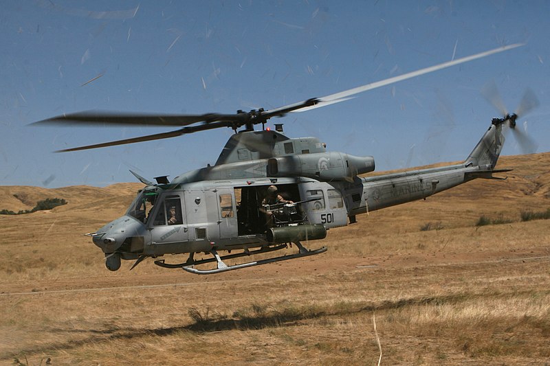 800px-UH-1Y_HMLAT-303_Camp_Pendleton_2008.JPG