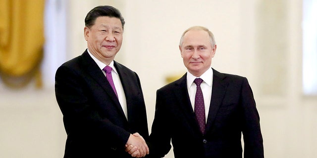 Russian President Vladimir Putin shakes hands with his Chinese counterpart Xi Jinping at the Kremlin in Moscow, Russia, June 5, 2019. 