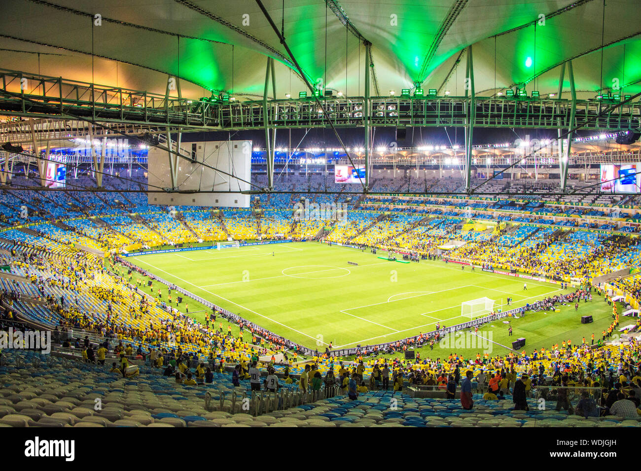 confederations-cup-2013-final-spain-3-0-brazil-maracana-stadium-rio-de-janeiro-brazil-WDJGJH.jpg