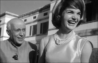 AMERICAN+FIRST+LADY+JACQUELINE+KENNEDY+IN+1962+and+charmed+her+host+including+PM+NEHRU.jpg