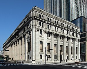 300px-Mitsui_Main_Building_2009.jpg