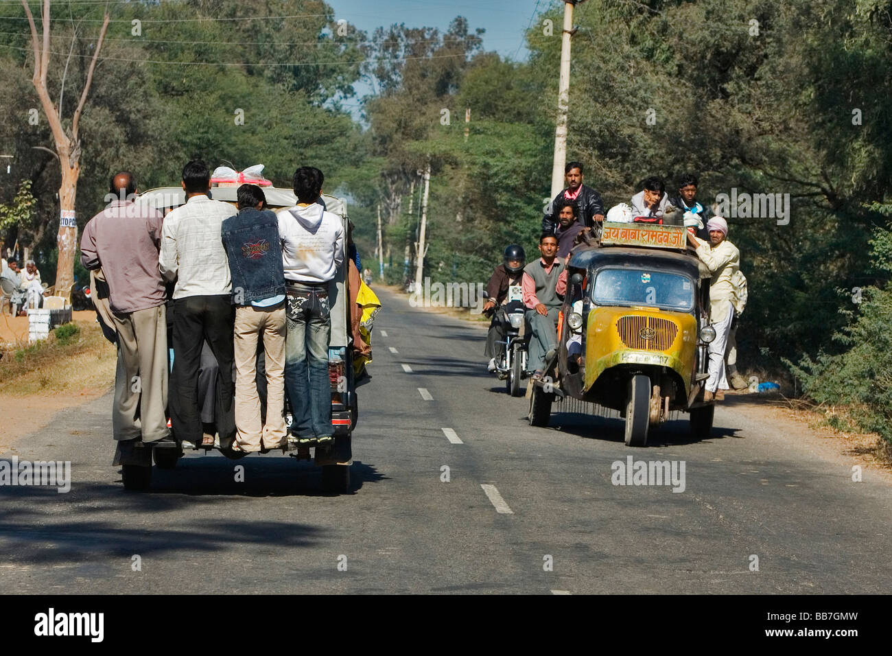 indian-auto-rickshaw-or-tuk-tuk-a-three-wheeled-taxi-north-india-india-BB7GMW.jpg