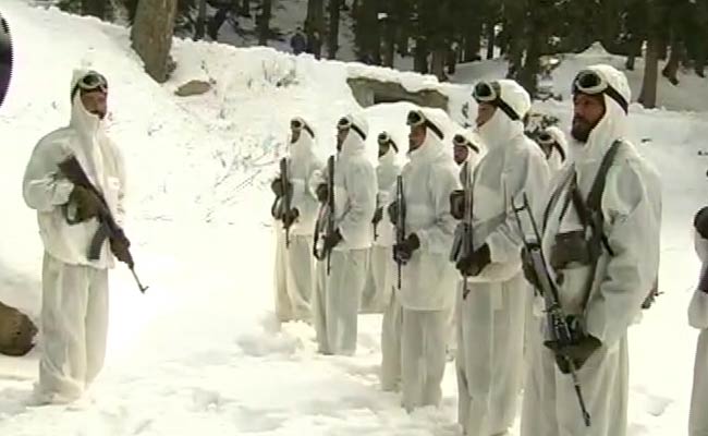 gulmarg-soldiers-army-kashmir_650x400_41451331946.jpg