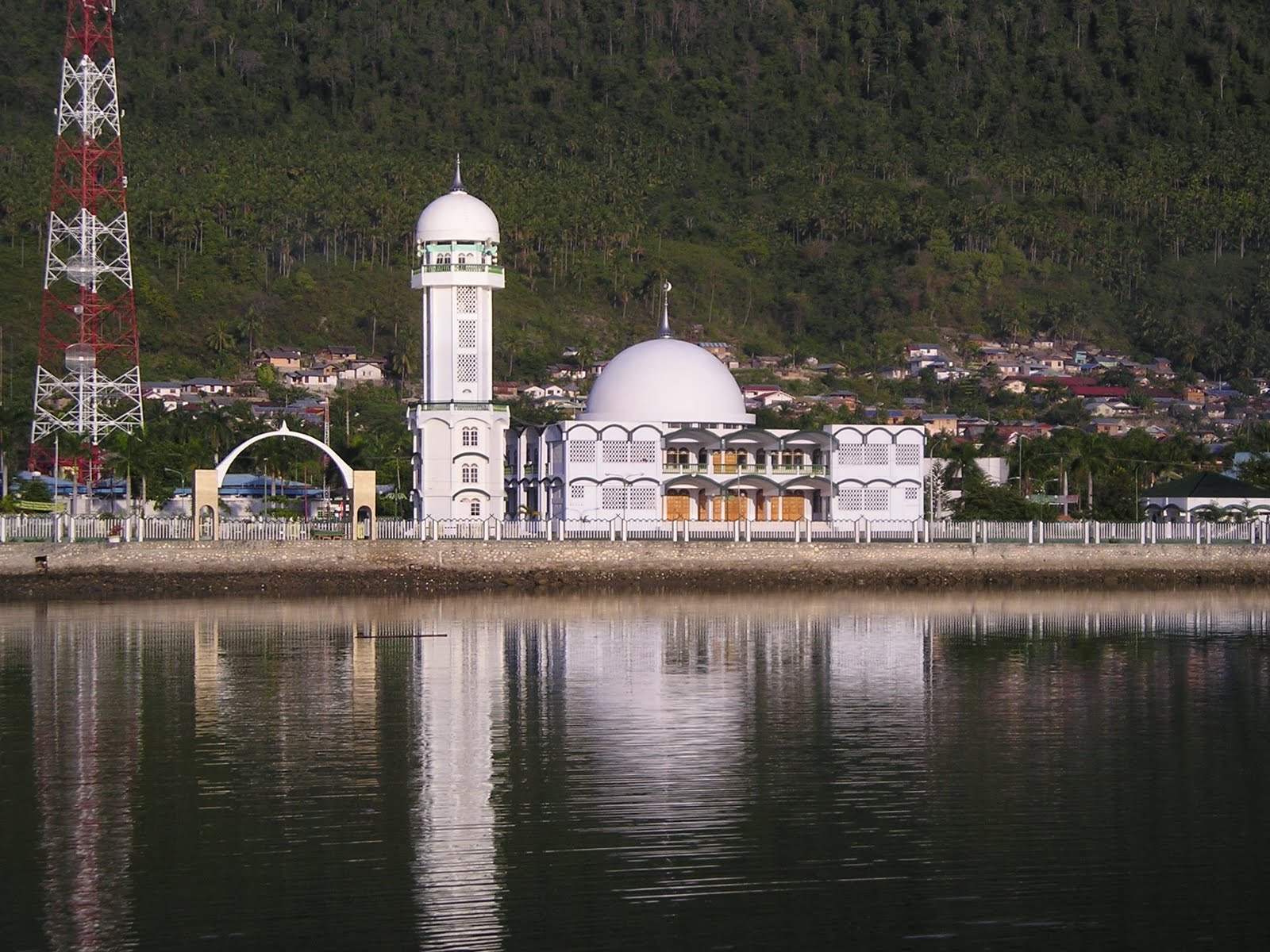 masjid+raya+luwuk.jpg