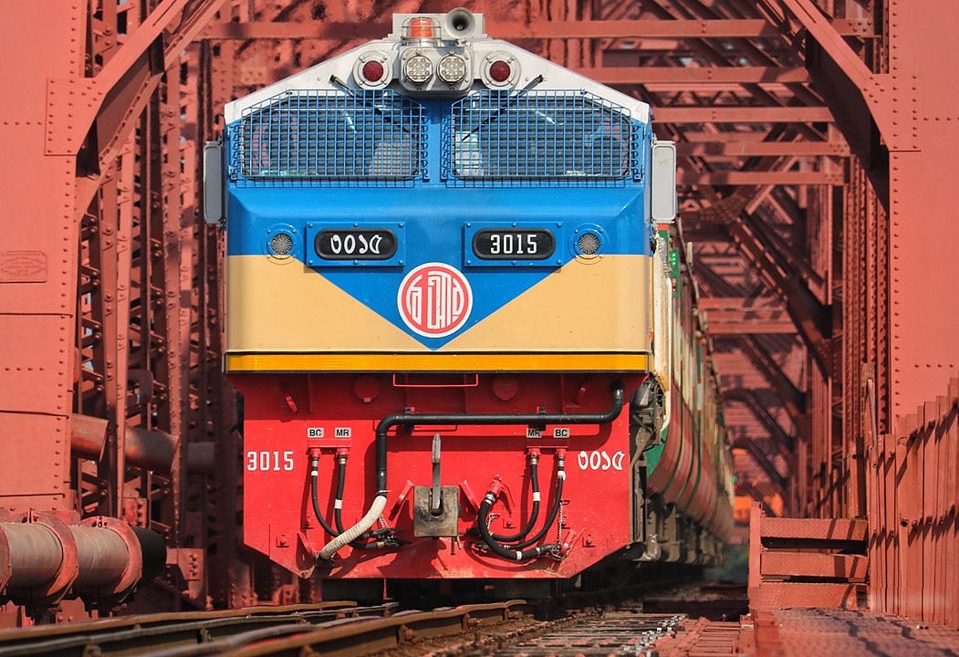 1051px-Bangladesh_Railway_Locomotive_Class-3000_no.3015_%28cropped%29.jpg