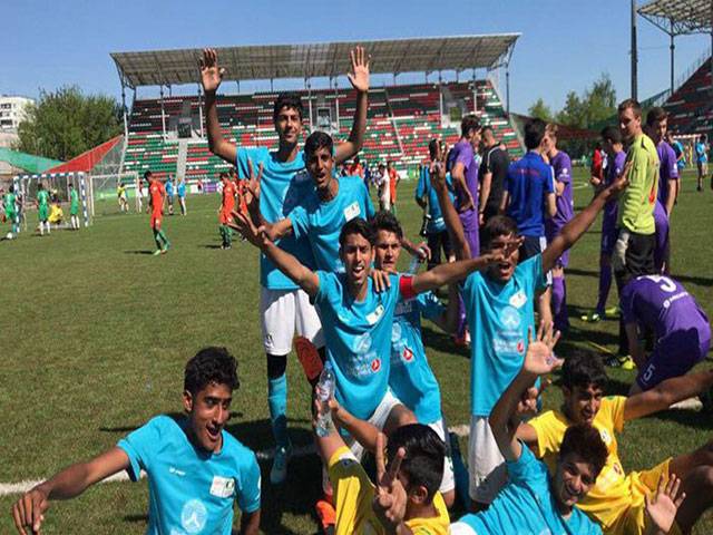 pakistan-squeeze-into-street-child-world-cup-2018-final-1526334312-8847.jpg