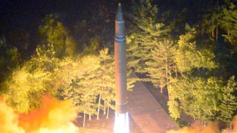 korea-utara-tembakkan-tiga-rudal-balistik-jarak-pendek-pada-sabtu-2608-kcna-via-reuters.jpg