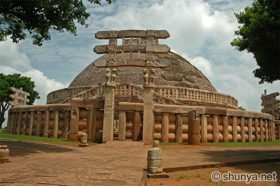 SanchiStupas12.jpg