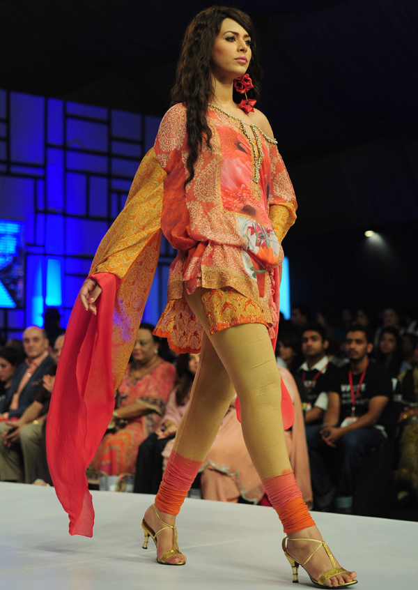 Pakistan+modern+fashion+trend+karachi+fashion+shows+2012.+%283%29.jpg