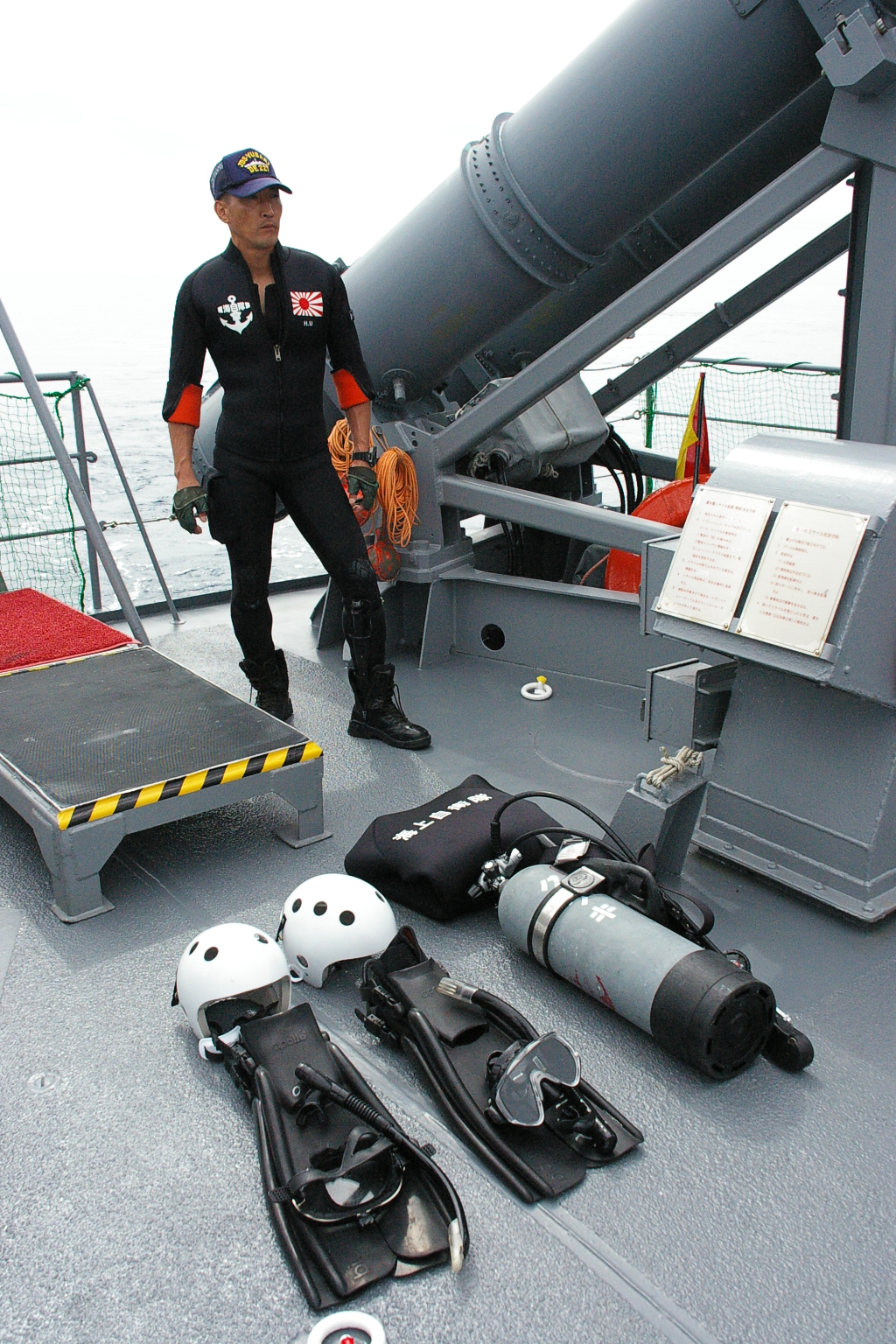 JMSDF_Rescue_diver_and_diving_equipment.JPG