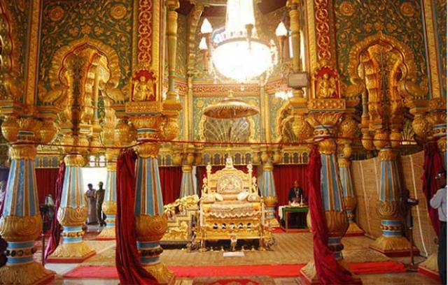 Mysore-Palace-Golden-Throne.jpg