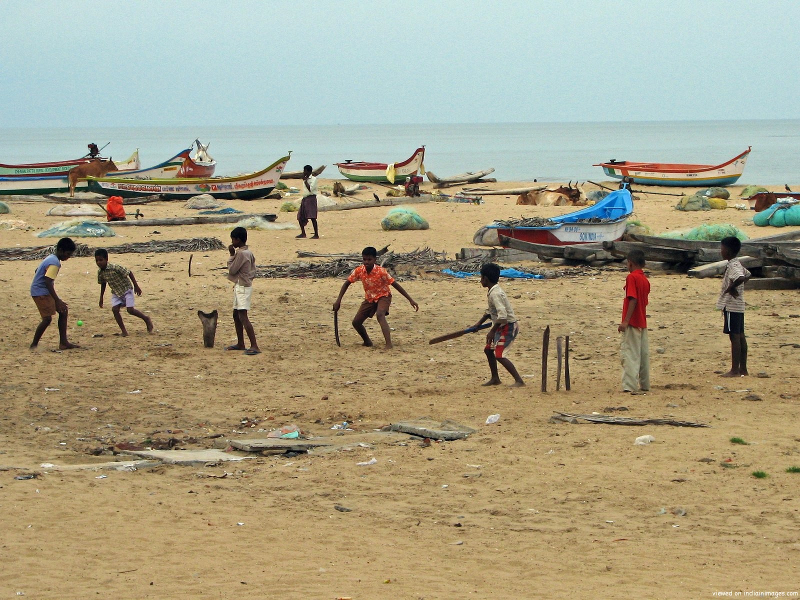 Children-playing-cricket-on-the-beach.jpg