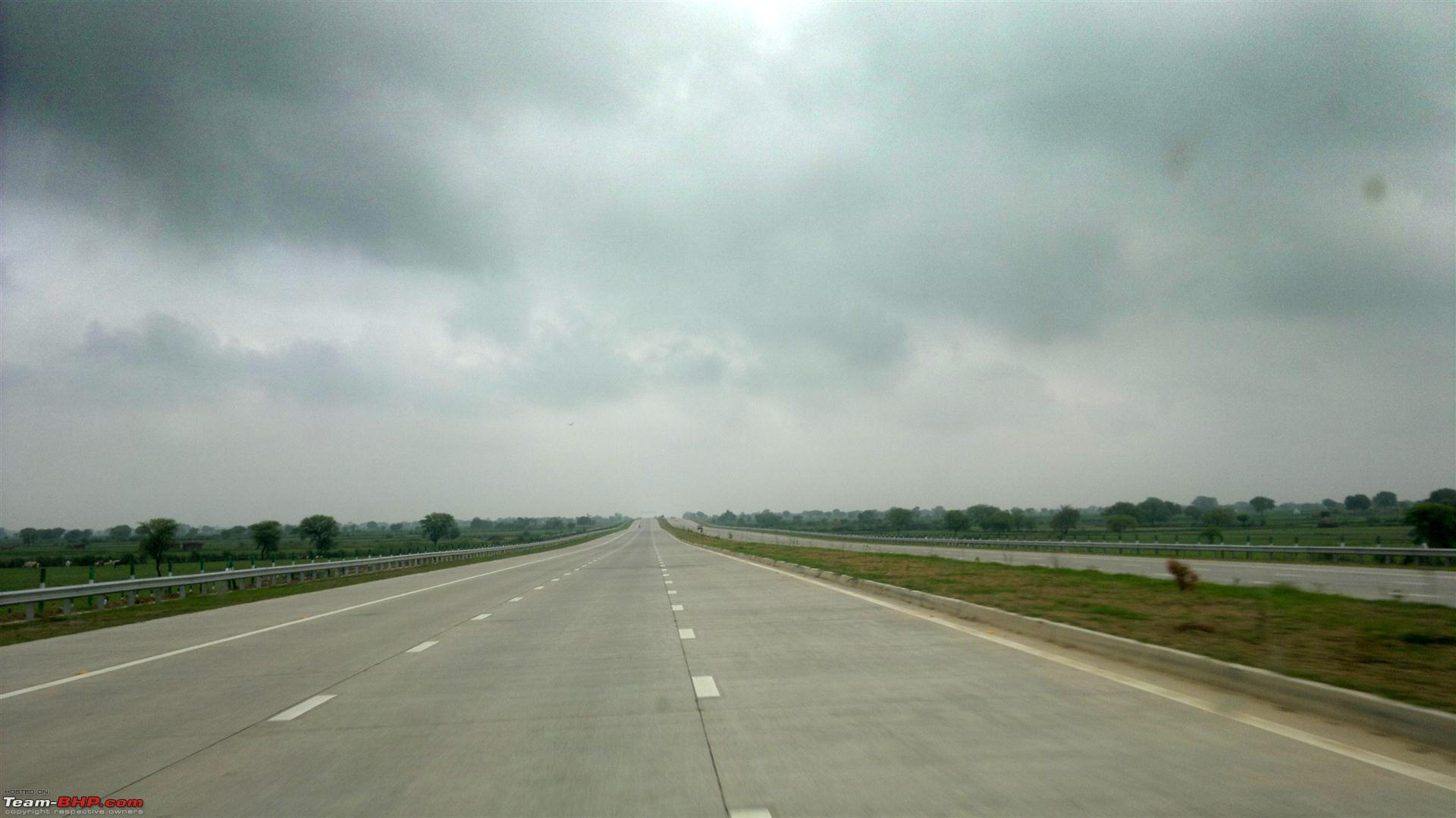 967914d1344616245-yamuna-expressway-edit-now-opened-public-use-20120810198.jpg