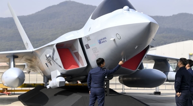 mock-up-pesawat-tempur-kf-x-diluncurkan-indonesia-tak-disebut-hankookilbo.jpg