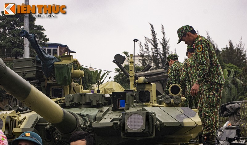 so-gang-t-90-viet-nam-va-leopard-2-singapore-ai-nhanh-hon-manh-hon-it-ton-nhien-lieu-hon-hinh-9.jpg