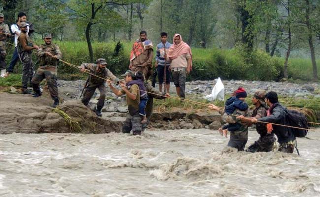 Army_helps_stranded_J%26Kfloods_650_8Sept14.jpg