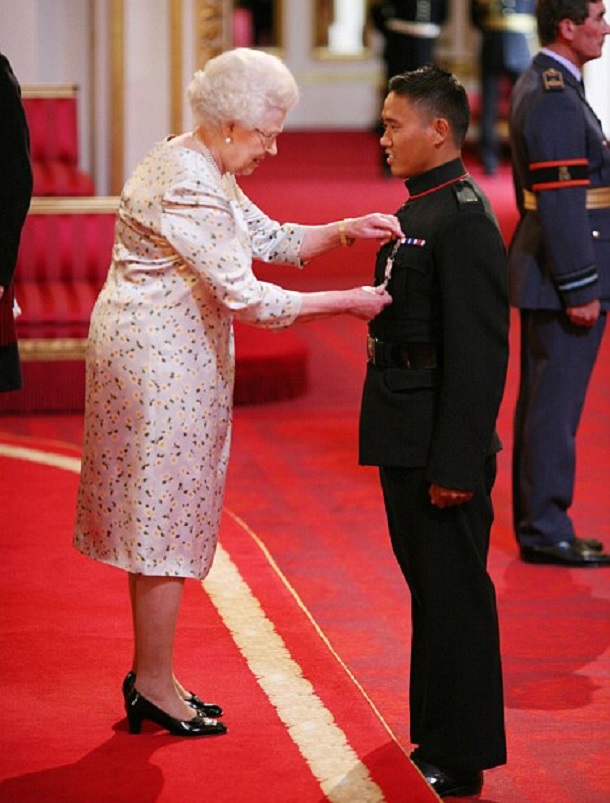 Gurkha-Soldier-Cpl-Dipprasad-Pun-Honoured-By-Queen-Elizabeth-II.jpg