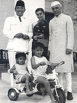 250px-Sukarno_with_children_and_Nehru.jpg