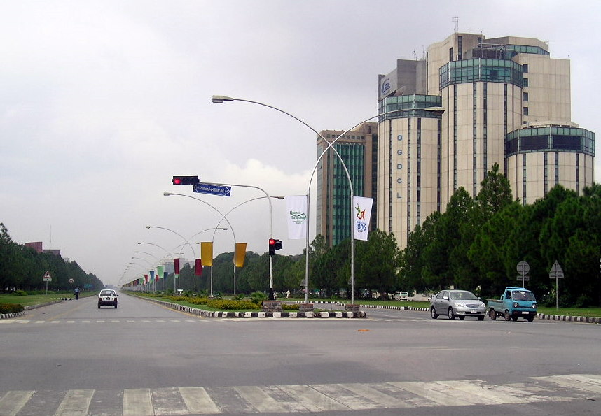 City_Boulevard_(Islamabad,_Pakistan).jpg