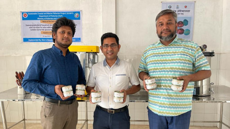 Sher-e-Bangla Agricultural University’s researchers have recently developed canned ‘shorshe ilish’, which will be available in the market at an affordable price. (From left) Asst. Professor Masud Rana, entrepreneur Abed Ahsan Sagar and Professor Dr Kazi Ahsan Habib holding canned hilsha. Photo: Courtesy