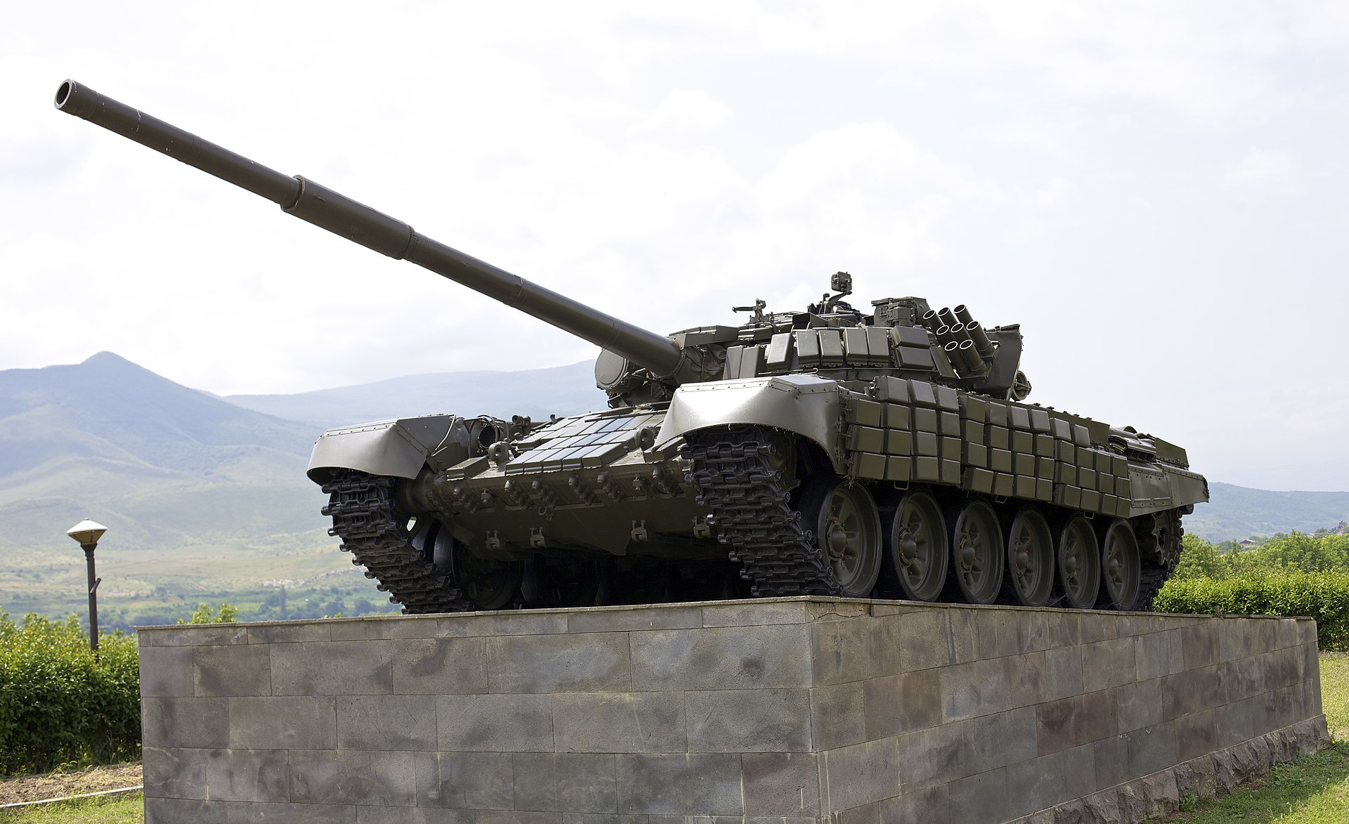 1920px-T-72_Tank_memorial_Stepanakert.jpg