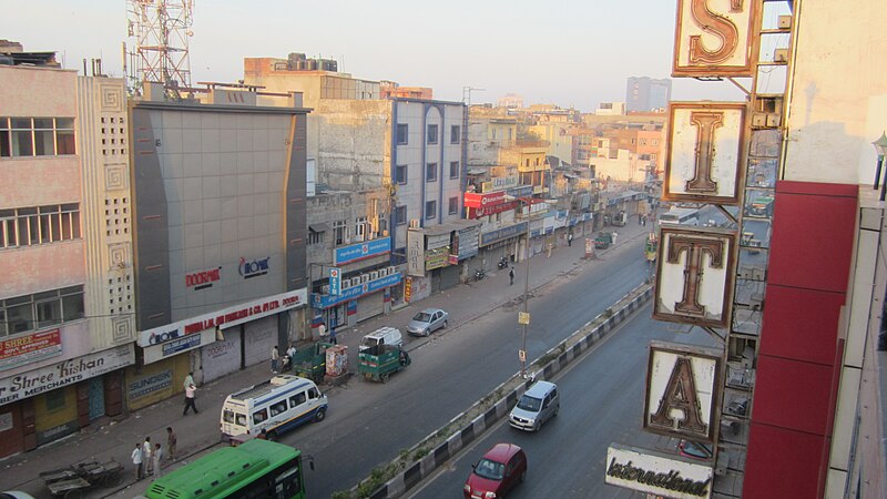 800px-DB_Gupta_Road%2C_Paharganj%2C_Delhi.JPG