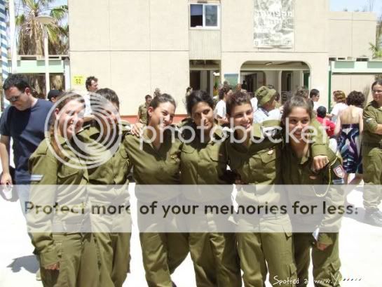 GroupofIsraeliArmygirlsembracingeac.jpg