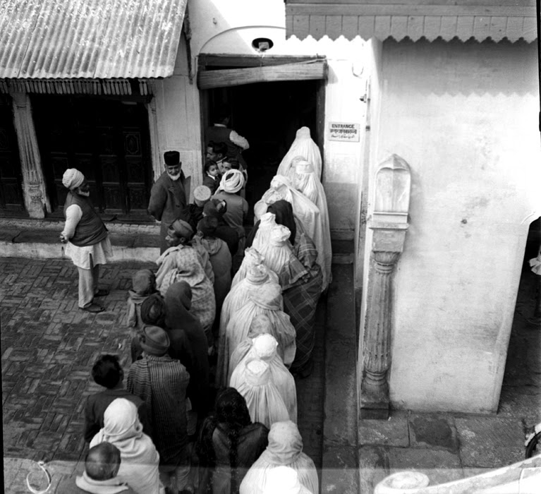 Polling+Day+in+Delhi+(14.1.52).Pardanishin+Muslim+women+wait+in+a+queue+for+their+turn+to+cast+their+votes,+at+a+Polling+Booth,+near+Jama+Masjid..jpg