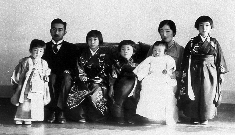 Showa_family_1936.jpg