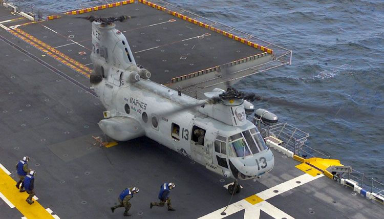 CH-46_Sea_Knight_on_USS_Saipan.jpg
