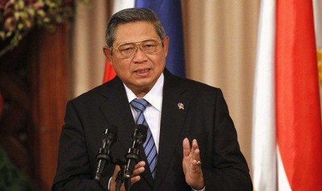 visiting-indonesian-president-susilo-bambang-yudhoyono-gestures-as-he-_140523230137-351.jpg