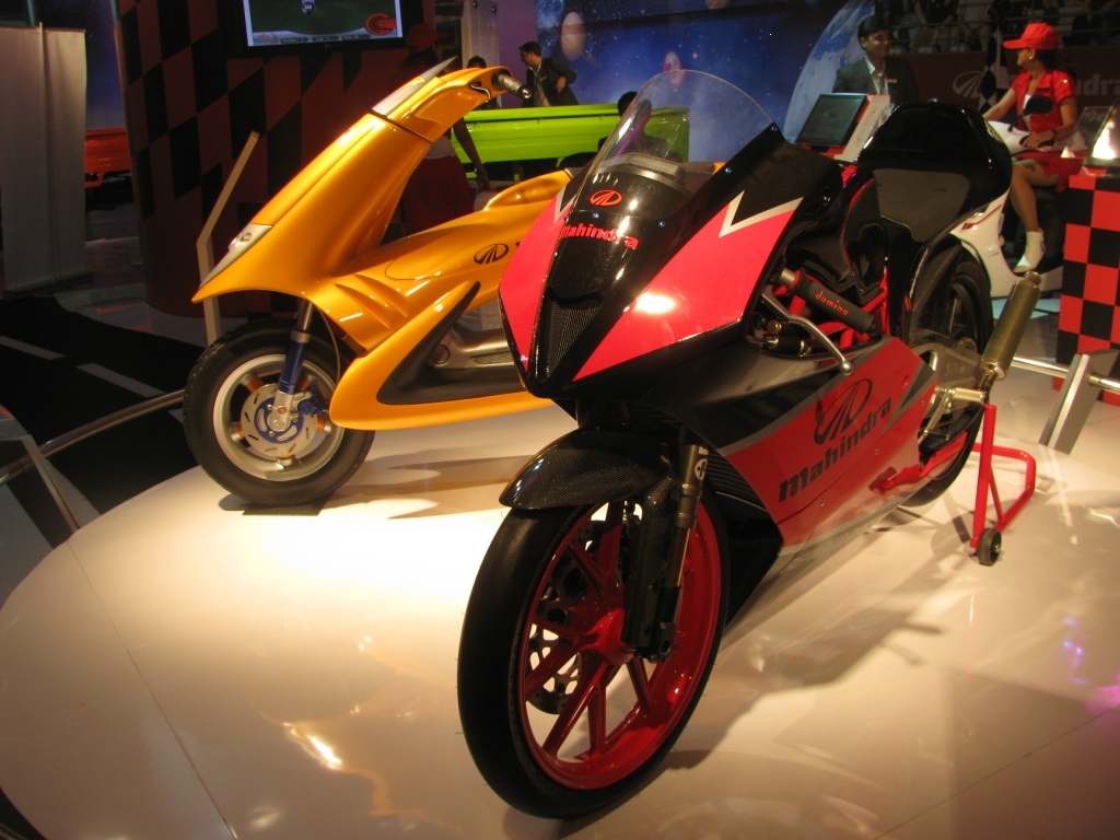 mahindra_concept_scooter_motorcycle.jpg
