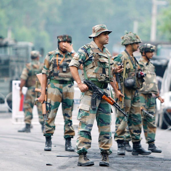 Indian-army-soldiers-patrol-curfew-Jammu.jpg