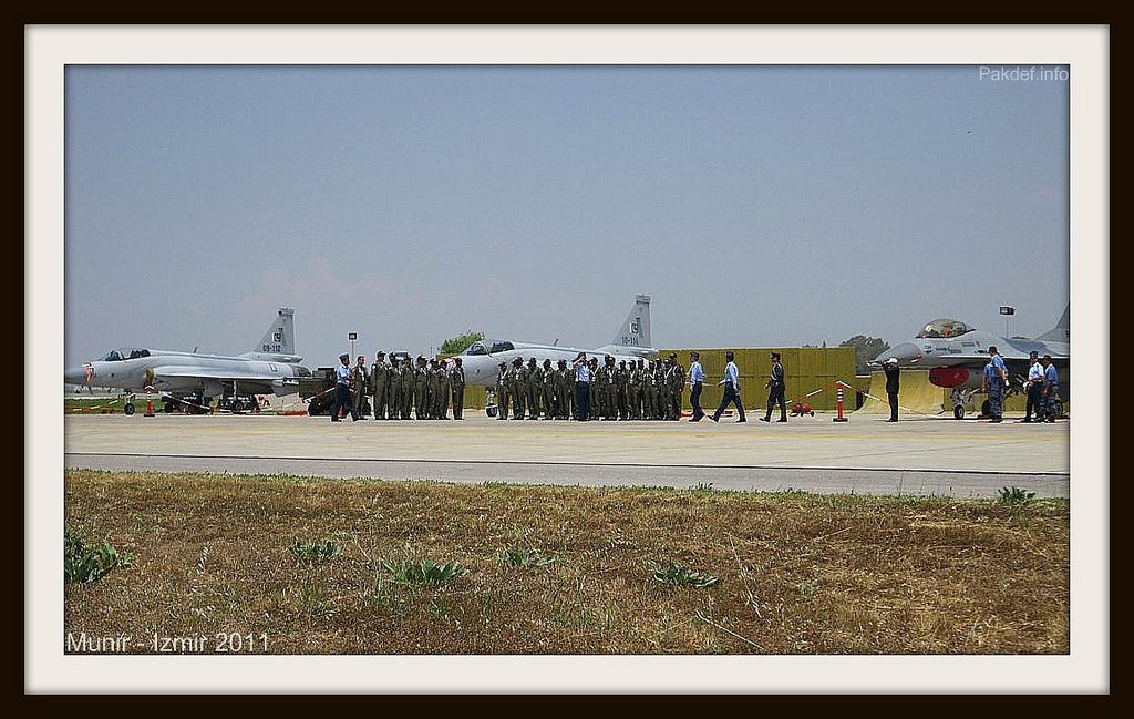 line+up+in+front+of+jf-17.jpg