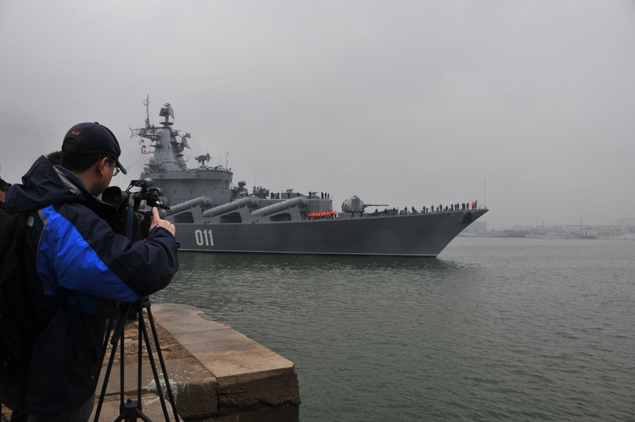 +joint+maritime+-2012,+Sino-Russian+joint+exercise+at+sea+Varyag+missile+cruiser+through+the+mist+in+the+morning+on+the+21st+arrived+in+Qingdao+%286%29.jpg