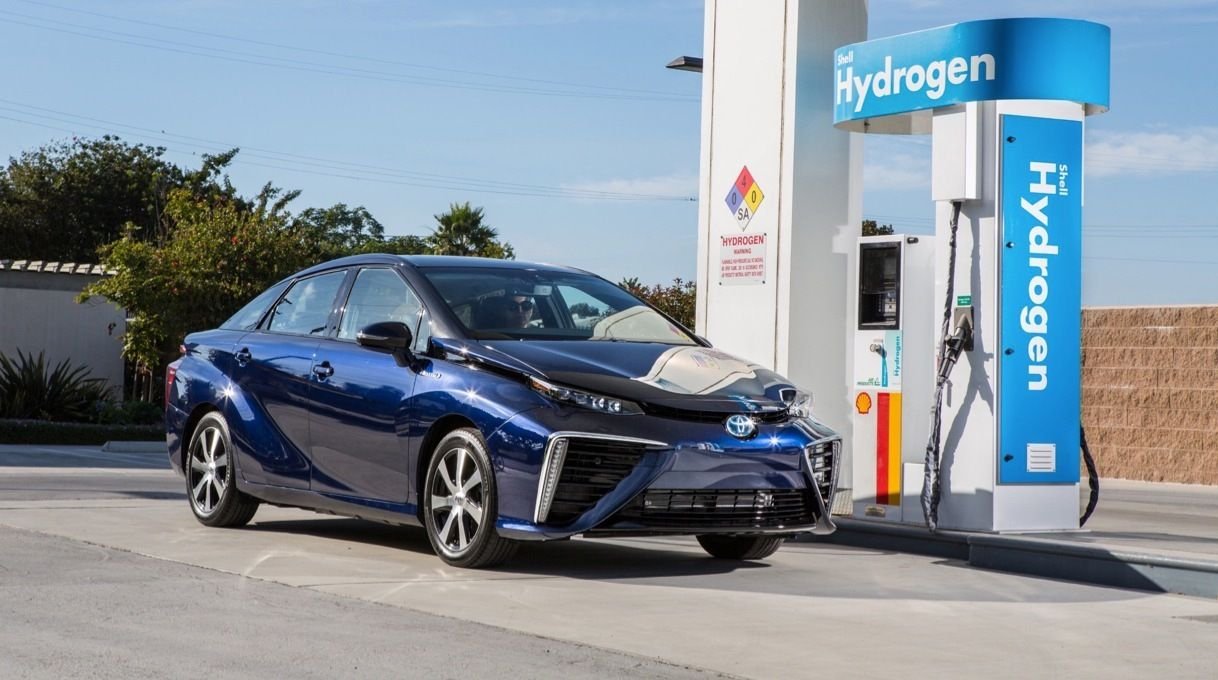 2016-Toyota-Mirai-Front-29632.jpg