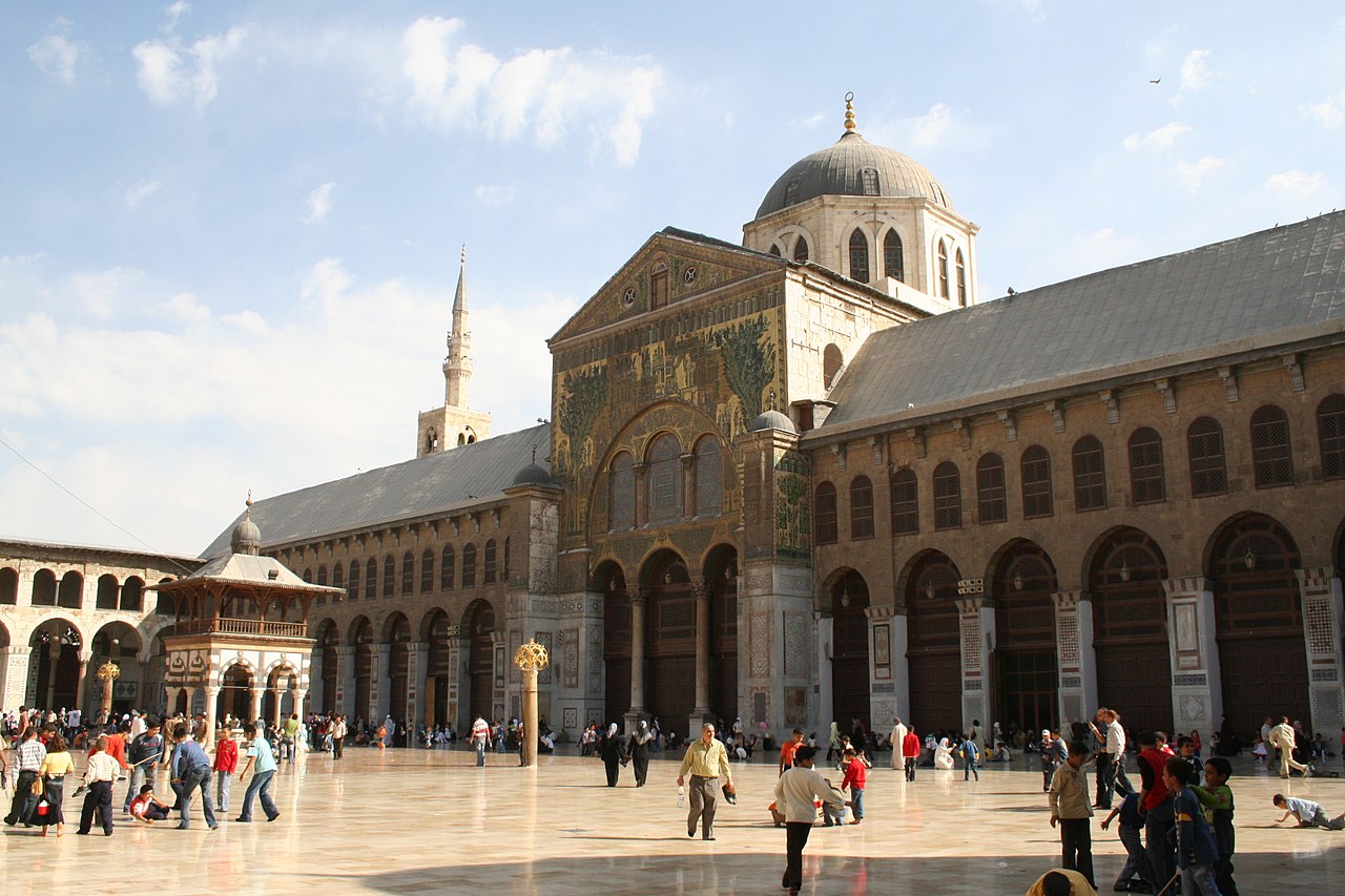 1280px-Umayyad_Mosque_Yard.jpg