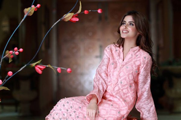 Sajal-Ali-Photoshoot-For-Agha-Noor002.jpg