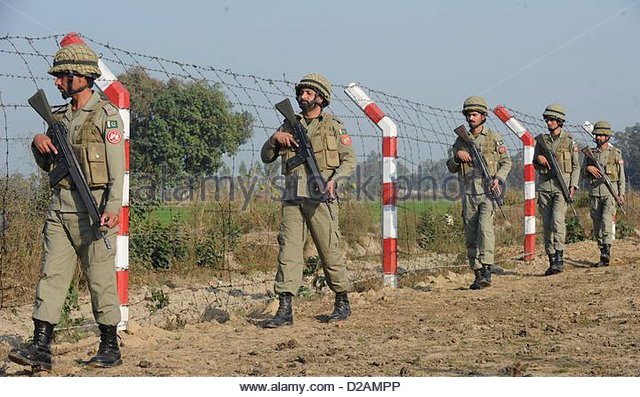 epa03537208-pakistani-rangers-patrol-the-pakistan-india-border-at-d2ampp.jpg