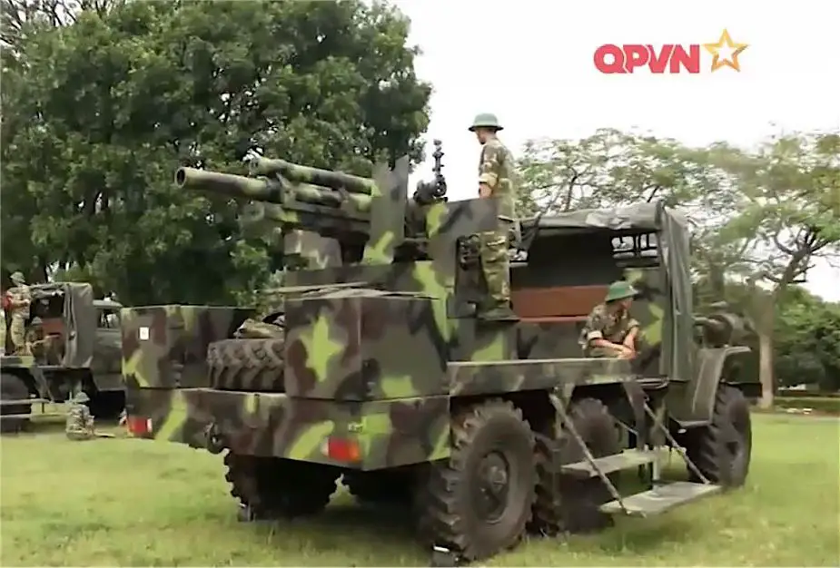 Vietnam_has_developed_wheeled_self-propelled_howitzer_using_M101_105mm_towed_gun_925_001.jpg