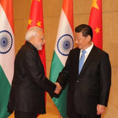 14-modi-xi-handshake.jpg