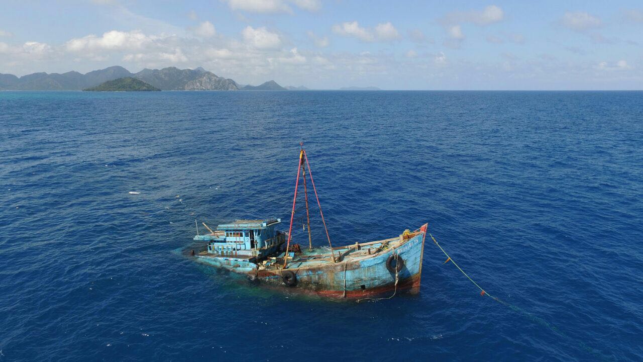 penenggelaman-kapal-ikan-natuna-riau-17-agustus-2016.jpeg