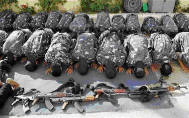 Muslim-prayer-after-massacre.jpg