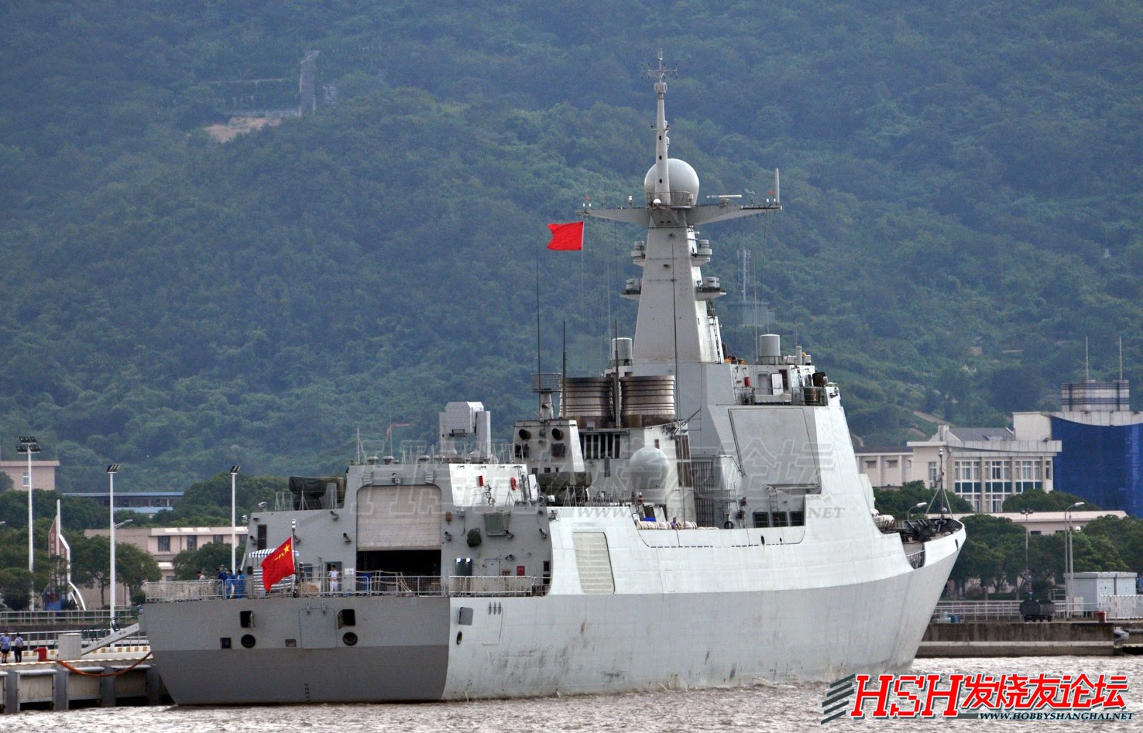 Type+052D+Guided+Missile+Destroyer,+Type+052C+,+Peoples+Liberation+Army+Navy,+China,+Zhoushan+naval+base+5+Type+052C+Type+052D+destroyers+built+055+056+naval+missile+antiship+aesa+radar+hhq-9+hhq-16+%285%29.jpg